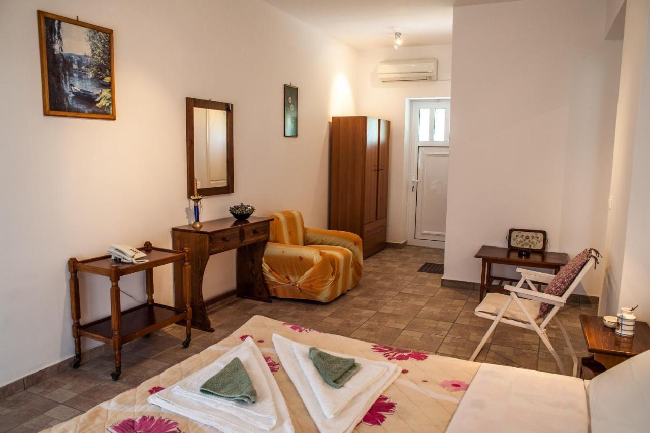 Thimios Rooms Keramiai Bagian luar foto