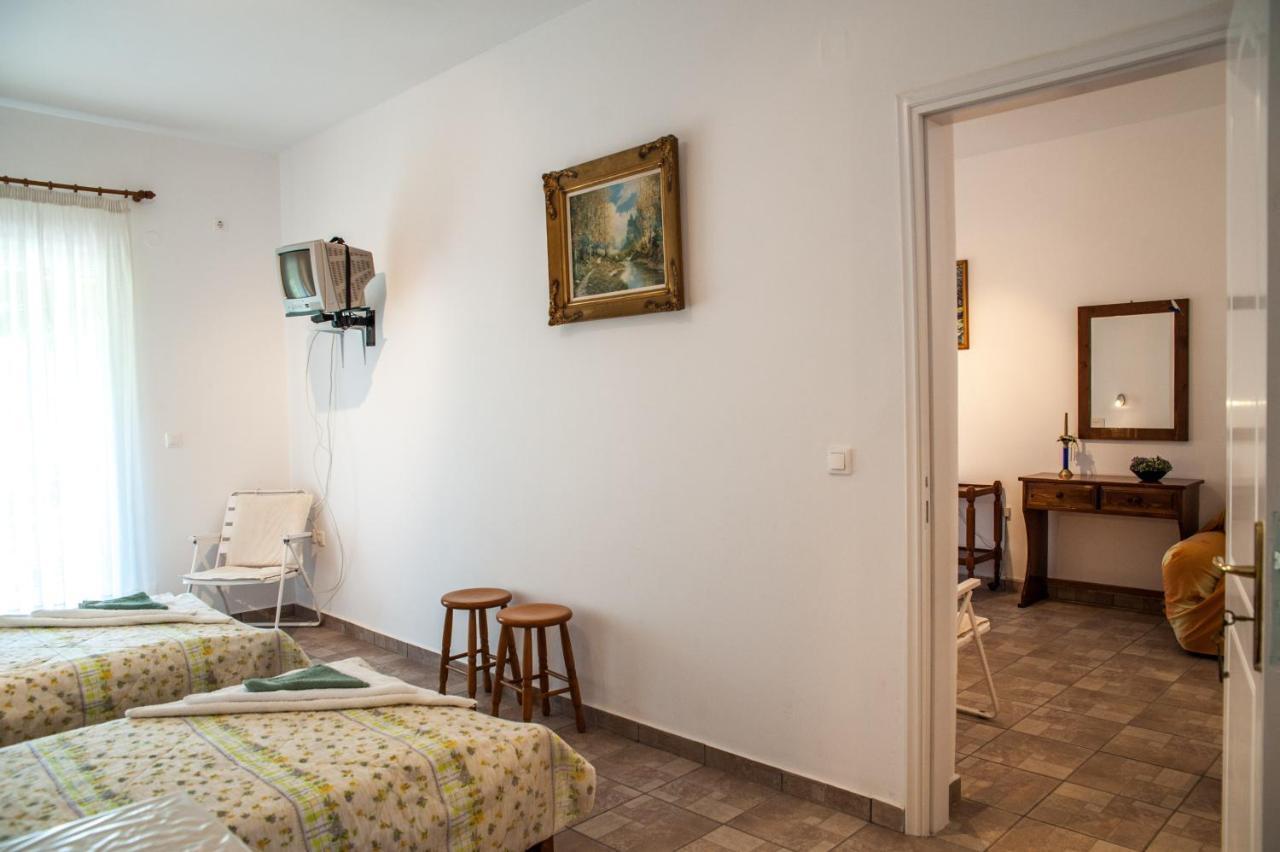 Thimios Rooms Keramiai Bagian luar foto